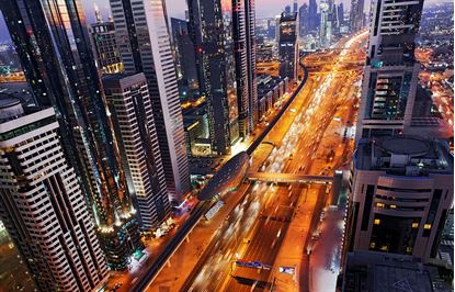 8K 360 Degree Timelapse of Dubai's Sheikh Zayed Road の画像